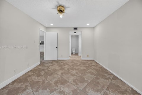 Copropriété à vendre à Pembroke Pines, Floride: 2 chambres, 110.74 m2 № 2393377 - photo 9