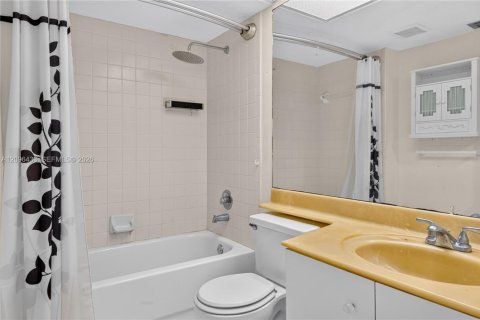 Copropriété à vendre à Pembroke Pines, Floride: 2 chambres, 110.74 m2 № 2393377 - photo 17