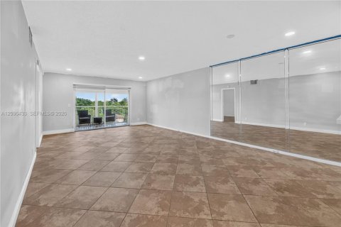 Copropriété à vendre à Pembroke Pines, Floride: 2 chambres, 110.74 m2 № 2393377 - photo 4