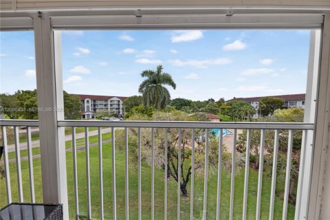 Copropriété à vendre à Pembroke Pines, Floride: 2 chambres, 110.74 m2 № 2393377 - photo 21