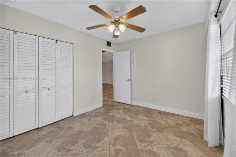 Copropriété à vendre à Pembroke Pines, Floride: 2 chambres, 110.74 m2 № 2393377 - photo 16