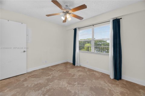 Copropriété à vendre à Pembroke Pines, Floride: 2 chambres, 110.74 m2 № 2393377 - photo 15
