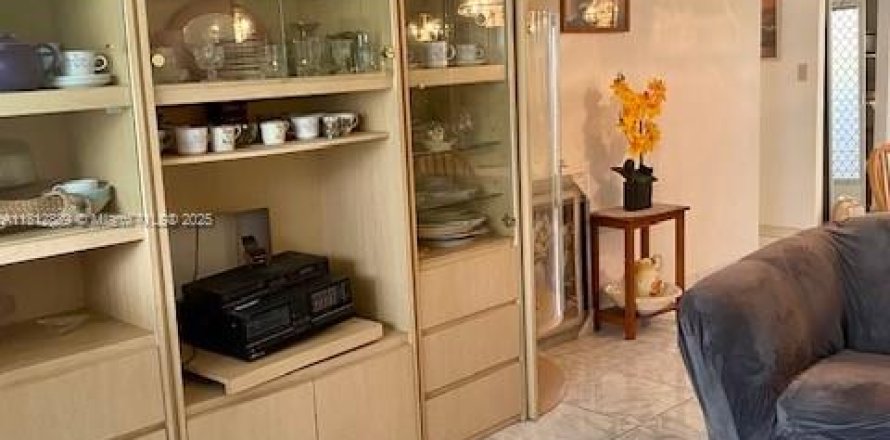 Кондоминиум с 1 спальней в Санрайз, Флорида № 1977880