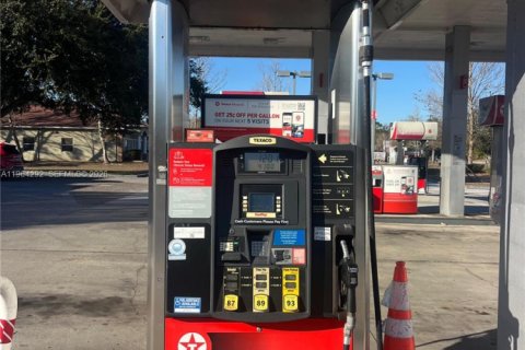 Commercial property in New Port Richey, Florida № 2026757 - photo 5