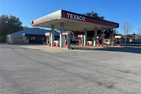 Commercial property in New Port Richey, Florida № 2026757 - photo 6