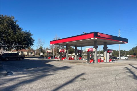 Commercial property in New Port Richey, Florida № 2026757 - photo 2