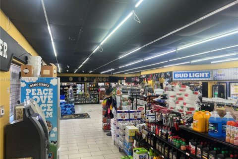 Commercial property in New Port Richey, Florida № 2026757 - photo 13