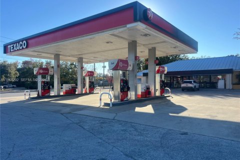 Commercial property in New Port Richey, Florida № 2026757 - photo 3