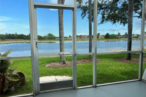 Touwnhouse à louer à Weston, Floride: 3 chambres, 136.47 m2 № 1976731 - photo 3