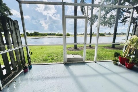 Touwnhouse à louer à Weston, Floride: 3 chambres, 136.47 m2 № 1976731 - photo 2