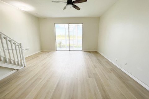 Touwnhouse à louer à Weston, Floride: 3 chambres, 136.47 m2 № 1976731 - photo 4