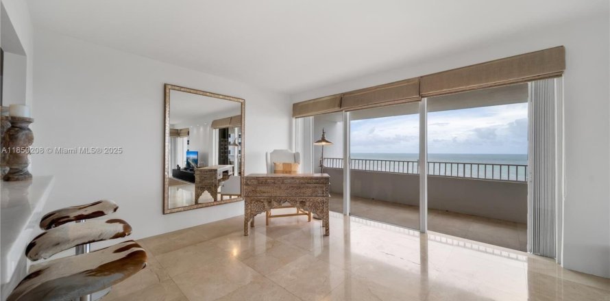 Condo in Key Biscayne, Florida, 3 bedrooms  № 2013334