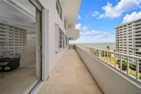 Condo in Key Biscayne, Florida, 3 bedrooms  № 2013334 - photo 3