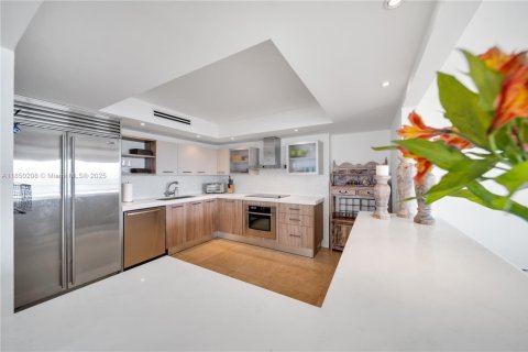 Condo in Key Biscayne, Florida, 3 bedrooms  № 2013334 - photo 9