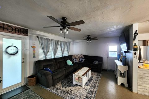 Villa ou maison à vendre à Hollywood, Floride: 2 chambres, 101.08 m2 № 2051819 - photo 9