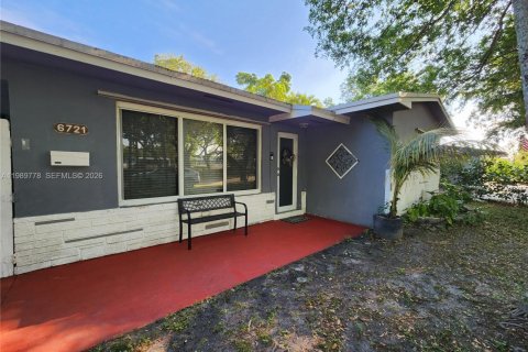 Villa ou maison à vendre à Hollywood, Floride: 2 chambres, 101.08 m2 № 2051819 - photo 6