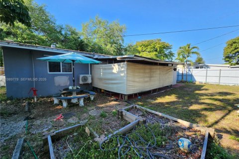 Villa ou maison à vendre à Hollywood, Floride: 2 chambres, 101.08 m2 № 2051819 - photo 28