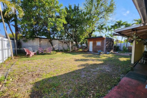 Villa ou maison à vendre à Hollywood, Floride: 2 chambres, 101.08 m2 № 2051819 - photo 22