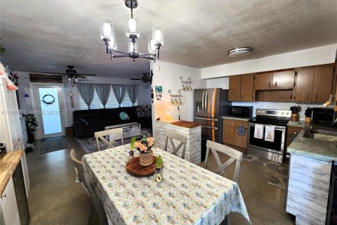 Villa ou maison à vendre à Hollywood, Floride: 2 chambres, 101.08 m2 № 2051819 - photo 12