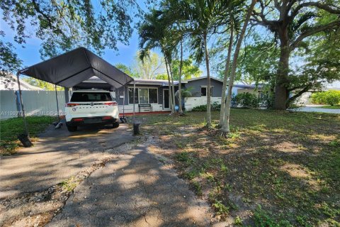 Villa ou maison à vendre à Hollywood, Floride: 2 chambres, 101.08 m2 № 2051819 - photo 4