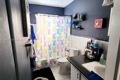 Villa ou maison à vendre à Hollywood, Floride: 2 chambres, 101.08 m2 № 2051819 - photo 17