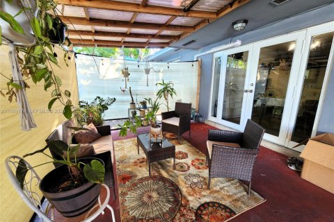 Villa ou maison à vendre à Hollywood, Floride: 2 chambres, 101.08 m2 № 2051819 - photo 30