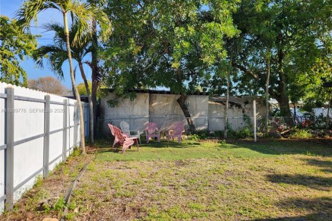 Villa ou maison à vendre à Hollywood, Floride: 2 chambres, 101.08 m2 № 2051819 - photo 21