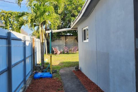 Villa ou maison à vendre à Hollywood, Floride: 2 chambres, 101.08 m2 № 2051819 - photo 20