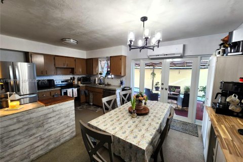 Villa ou maison à vendre à Hollywood, Floride: 2 chambres, 101.08 m2 № 2051819 - photo 11