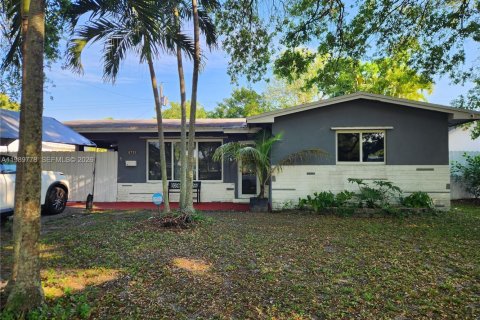 Villa ou maison à vendre à Hollywood, Floride: 2 chambres, 101.08 m2 № 2051819 - photo 2