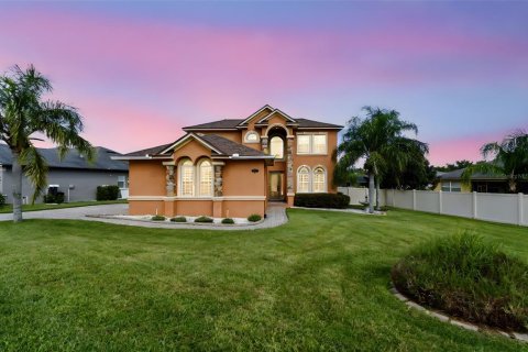 House in Lakeland, Florida 4 bedrooms, 258.73 sq.m. № 1912079 - photo 1
