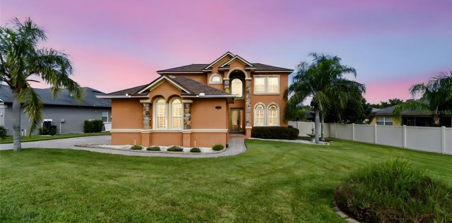 House in Lakeland, Florida 4 bedrooms, 258.73 sq.m. № 1912079