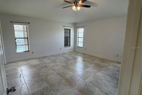 House in Orlando, Florida 3 bedrooms, 218.97 sq.m. № 2097739 - photo 13