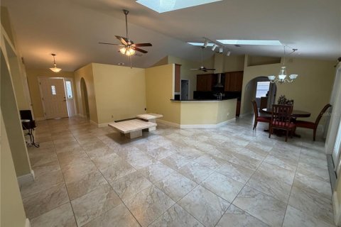 House in Orlando, Florida 3 bedrooms, 218.97 sq.m. № 2097739 - photo 3