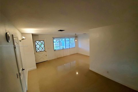 Apartment in Hallandale Beach, Florida 3 bedrooms, 273.23 sq.m. № 1888335 - photo 4