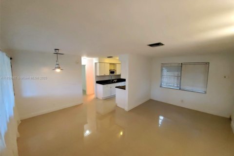 Apartment in Hallandale Beach, Florida 3 bedrooms, 273.23 sq.m. № 1888335 - photo 2