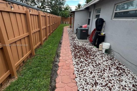 Casa en alquiler en Fort Lauderdale, Florida, 4 dormitorios, 120.77 m2 № 1991896 - foto 6