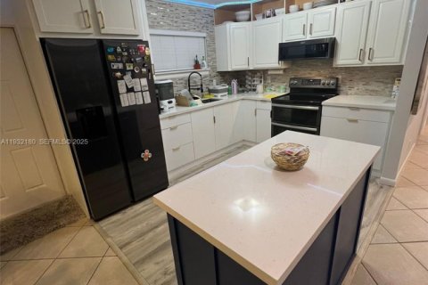 Casa en alquiler en Fort Lauderdale, Florida, 4 dormitorios, 120.77 m2 № 1991896 - foto 3