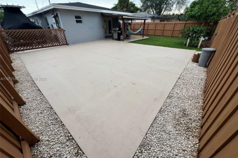 Casa en alquiler en Fort Lauderdale, Florida, 4 dormitorios, 120.77 m2 № 1991896 - foto 8