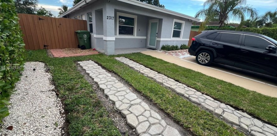 Casa en Fort Lauderdale, Florida 4 dormitorios, 120.77 m2 № 1991896