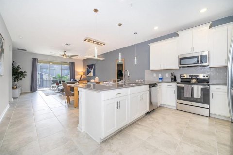 Copropriété à louer à Davenport, Floride: 3 chambres, 166.11 m2 № 2419007 - photo 3