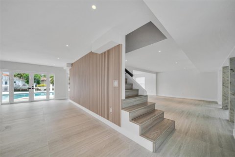 House in North Miami Beach, Florida 4 bedrooms, 299.05 sq.m. № 1929710 - photo 12
