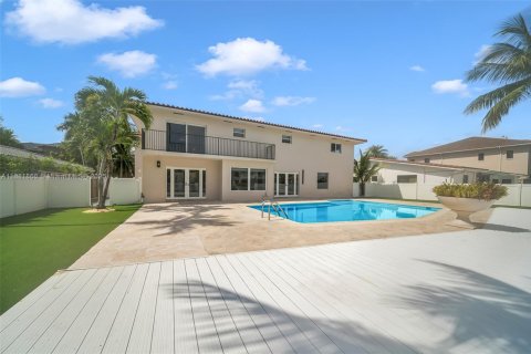 House in North Miami Beach, Florida 4 bedrooms, 299.05 sq.m. № 1929710 - photo 21