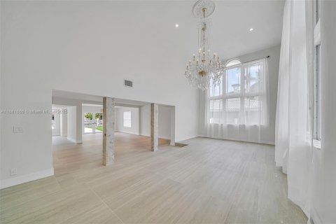 House in North Miami Beach, Florida 4 bedrooms, 299.05 sq.m. № 1929710 - photo 30