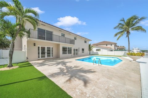 House in North Miami Beach, Florida 4 bedrooms, 299.05 sq.m. № 1929710 - photo 16