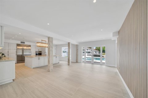 House in North Miami Beach, Florida 4 bedrooms, 299.05 sq.m. № 1929710 - photo 3