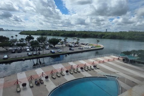 Condominio en alquiler en Sunny Isles Beach, Florida, 1 dormitorio, 65.5 m2 № 1948239 - foto 9