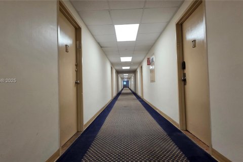 Condominio en alquiler en Sunny Isles Beach, Florida, 1 dormitorio, 65.5 m2 № 1948239 - foto 2