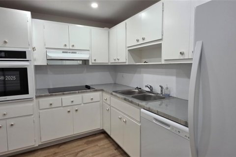 Condominio en alquiler en Sunny Isles Beach, Florida, 1 dormitorio, 65.5 m2 № 1948239 - foto 4