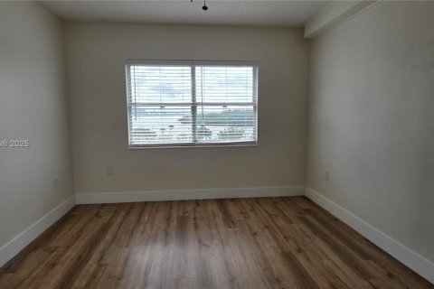 Condominio en alquiler en Sunny Isles Beach, Florida, 1 dormitorio, 65.5 m2 № 1948239 - foto 14